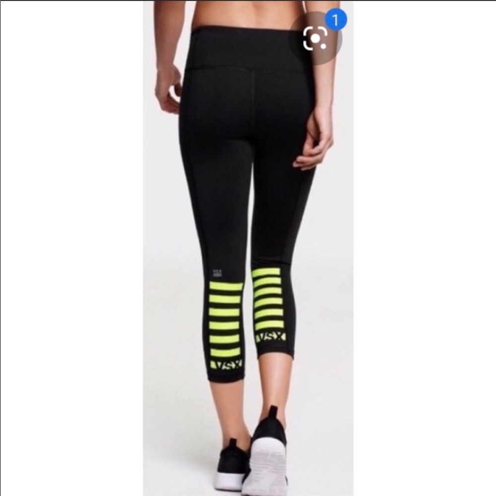 VSX crop leggings ✨